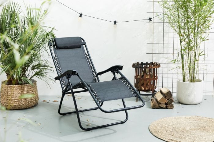 Comfortabele ligstoel met kussen
