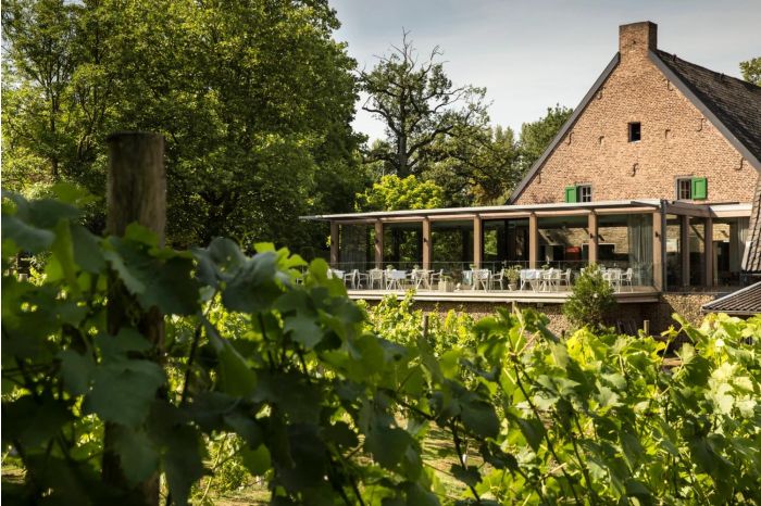 Ervaar luxe en rust in 16e-eeuwse herenboerderij in Zuid-Limburg | incl. culinair 4-gangendiner Ervaar luxe en rust in 16e-eeuwse herenboerderij in Zuid-Limburg | incl. culinair 4-gangendiner