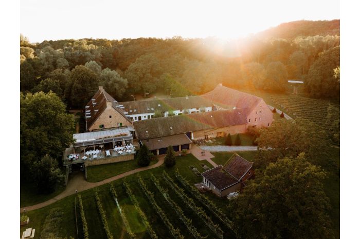 Ervaar luxe en rust in 16e-eeuwse herenboerderij in Zuid-Limburg | incl. culinair 4-gangendiner