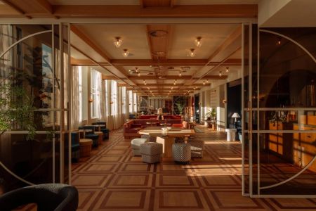 Gloednieuw hotel in voormalig KLM-hoofdkantoor | incl. 3-gangendiner